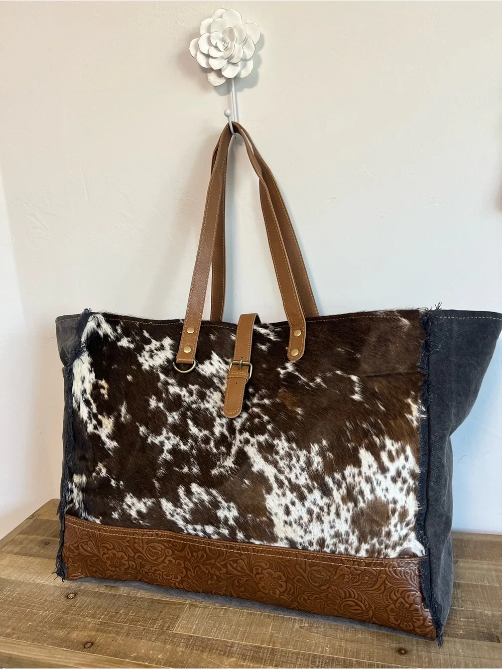 Myra Western Weekender Bag Cowhide Leather Duffel Travel Carry On Boho Cowgirl - Picture 8 of 10